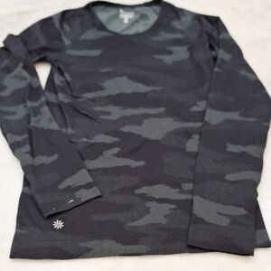 Athleta Base Layer Black Long Sleeve Top Thumb Holes SzXS Stay Tucked Athleisure